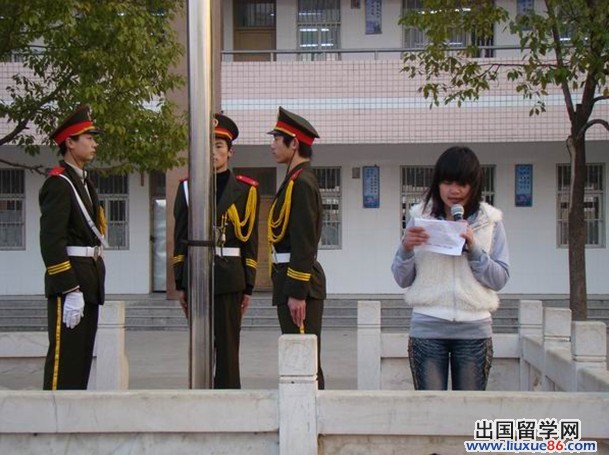 校长下的讲话稿学感恩小学建安国旗图片
