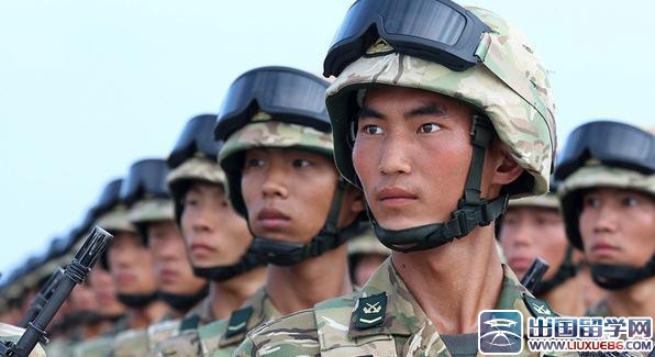 9.3阅兵出现新式迷彩和新式头盔