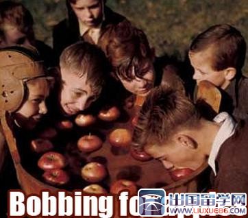 三,咬苹果游戏(bobbing for apples)