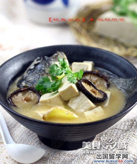 鱼头烩豆腐的做法