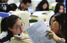 湖南今年37.3万人参加高考 打铃时要两人对表