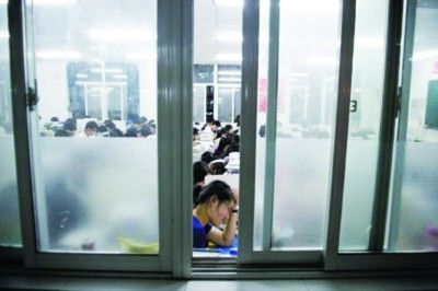 一年一度的6月5日毛坦厂“高考节”临近，被誉为亚洲规模最大的毛坦厂中学考生人数今年首次突破万人大关，达到11000人。为保障考生安全赴考，相关准备工作基本就绪。