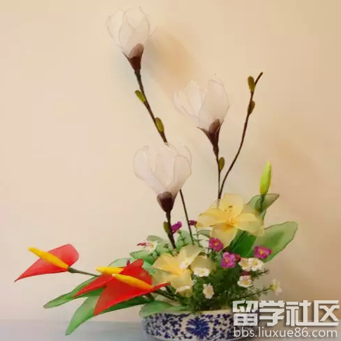 现在一起来看看白玉兰丝网花要怎么制作吧.