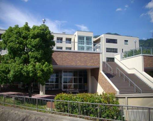 神户山手大学