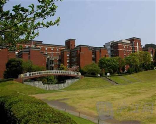 东日本国际大学