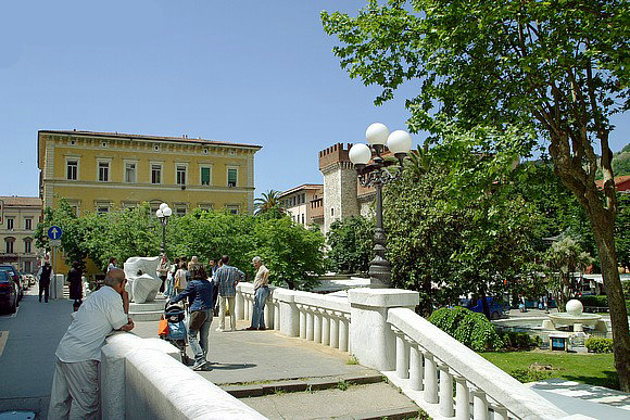 弗罗西诺内美术学院