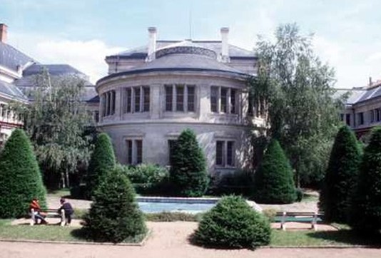 格勒诺布尔第一大学