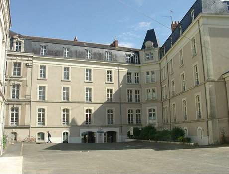 法国西部天主教大学