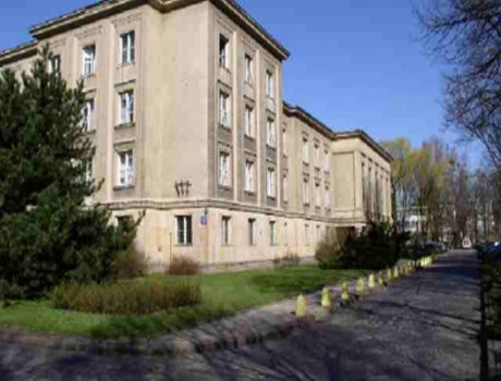 华沙高等基础设施与管理学校