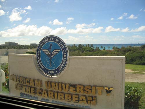 加勒比美国大学