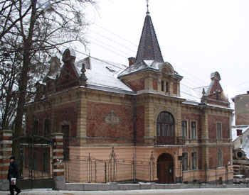 利沃夫商学院