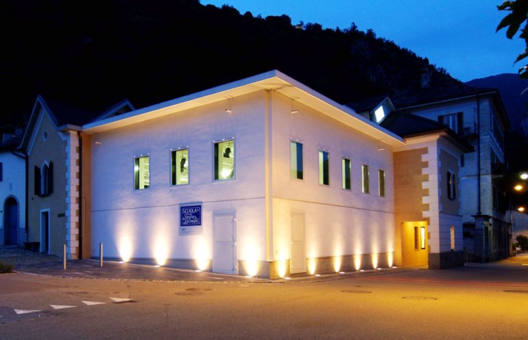 瑞士意大利语区高等专业学院迪米特里戏曲学院