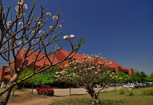 苏兰拉工业大学