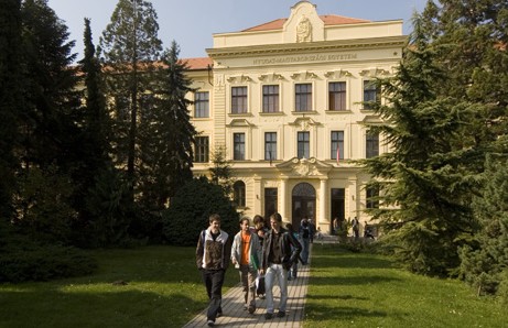 西匈牙利大学